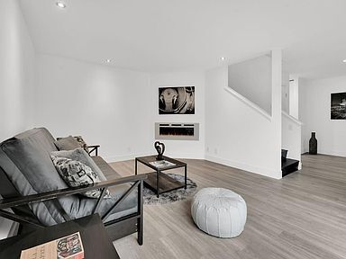 Building Photo - This beautifully updated 2-bedroom, 2 bath...