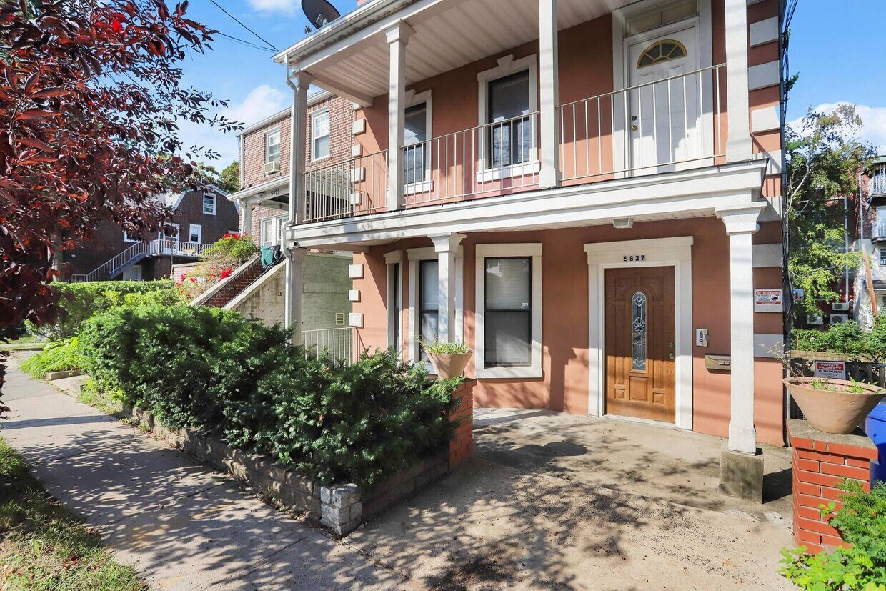 Primary Photo - 5827 Tyndall Ave