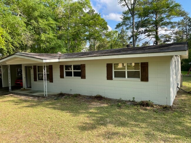 Building Photo - 211 Hobbins Dr