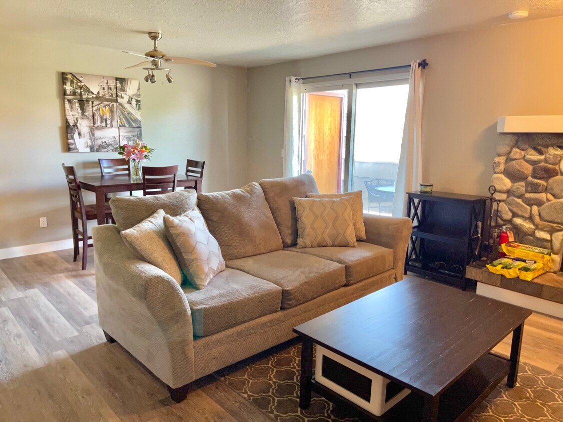 Foto principal - 2211 Sentry Dr