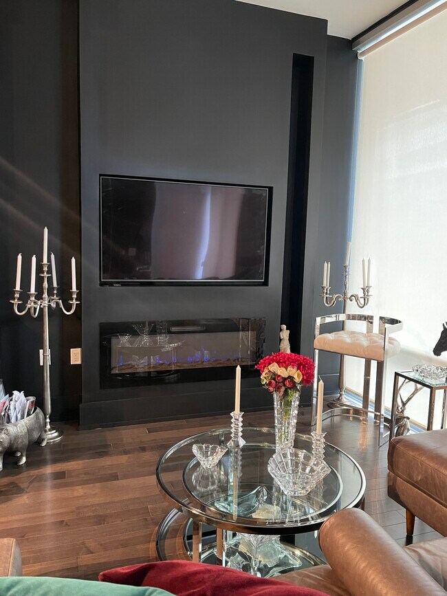 Building Photo - 39 Queens Quay E