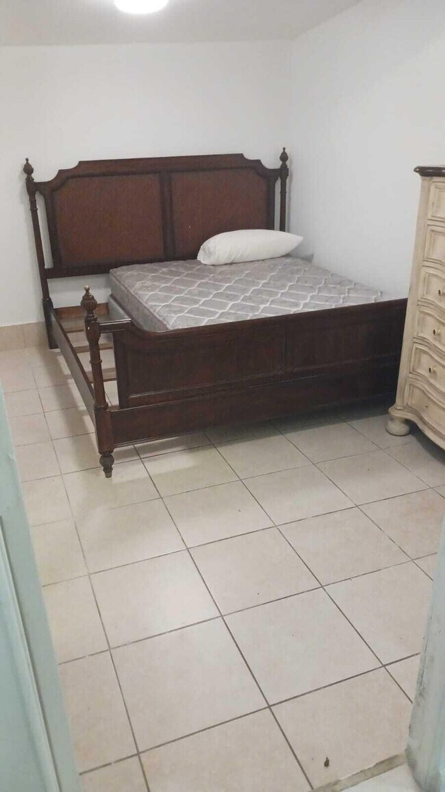 Foto del edificio - 1425 Hillcrest Dr