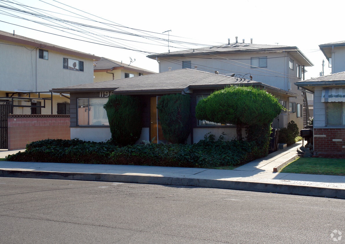 Building Photo - 11962 Manor Dr