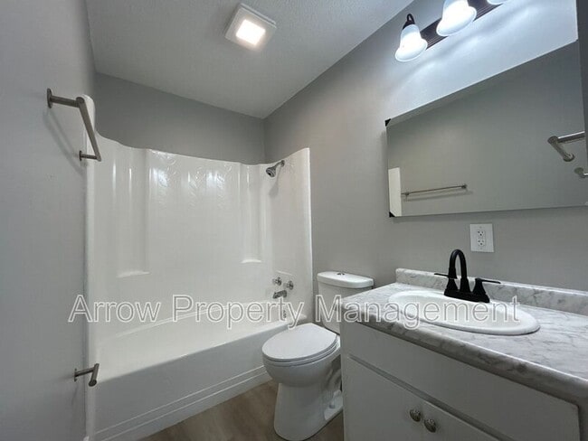 Building Photo - 1010 N 16th St