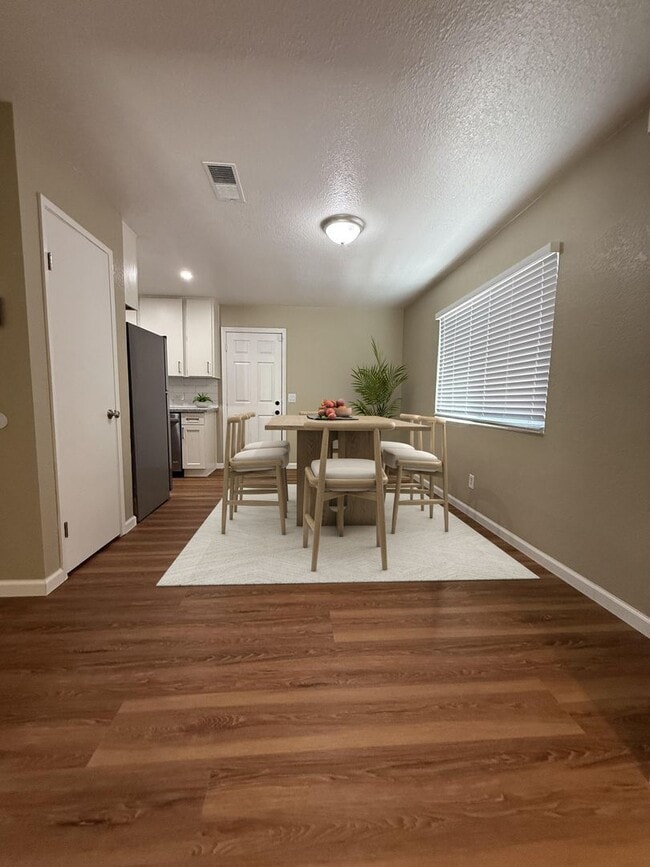 Building Photo - *Beautifully Updated 4 Bedroom, 2 Bathroom Home in Fairfield! 2 Week Concession Off First Month R...