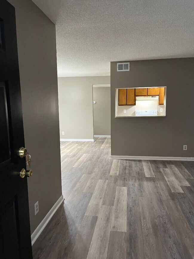 Building Photo - 3161 Ridge Ave