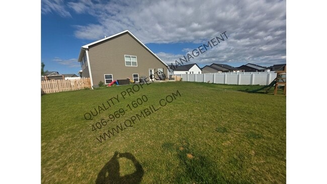 Building Photo - BEAUTIFUL 3 BED 2 BATH SINGLE FAMILY HOUSE...