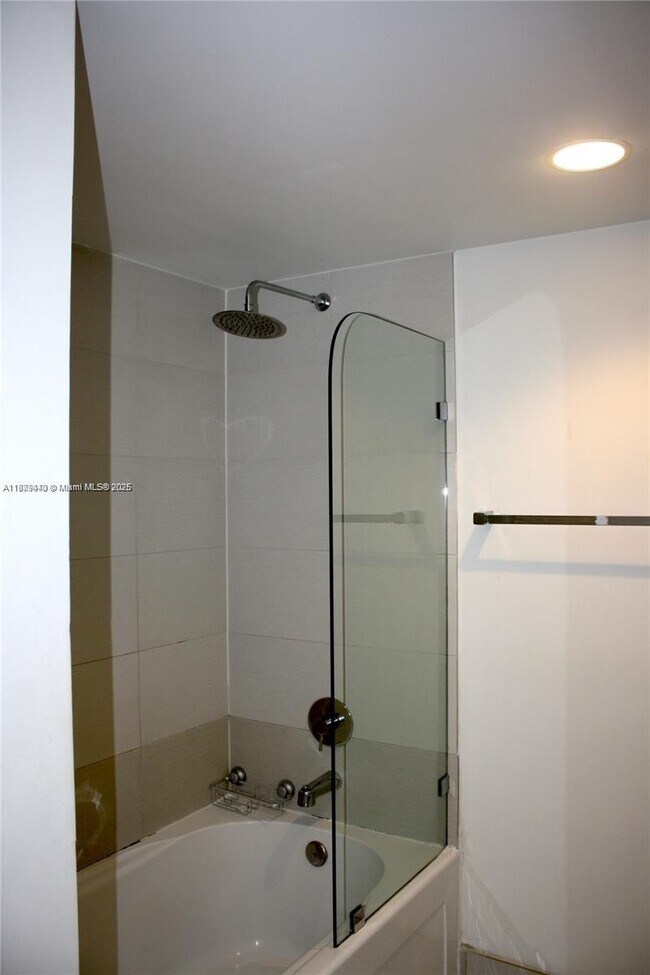 Foto del edificio - 2602 E Hallandale Beach Blvd
