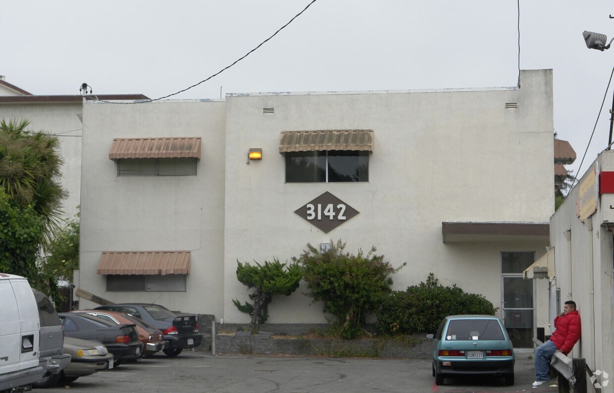 Primary Photo - 3138-3142 Fruitvale Ave