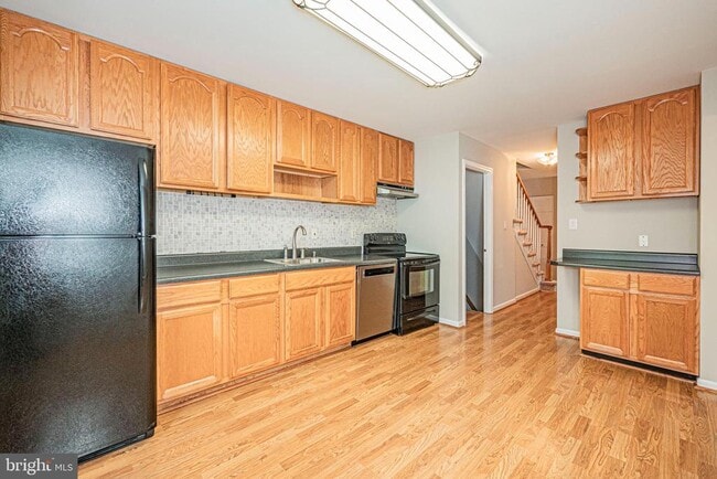 Building Photo - 29 Longmeadow Dr