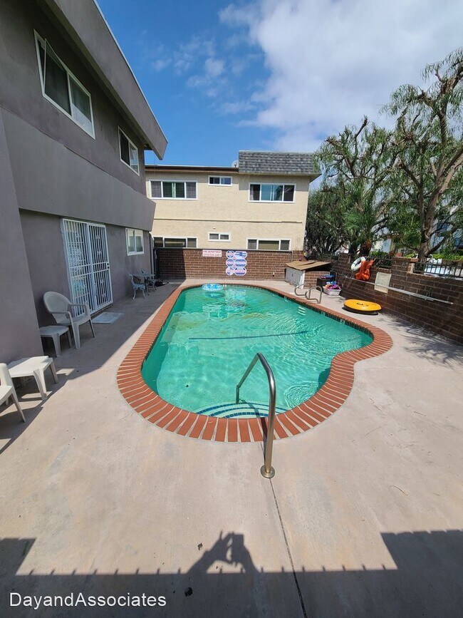 Building Photo - 1 br, 1 bath Apartment - 25941 Narbonne Av...