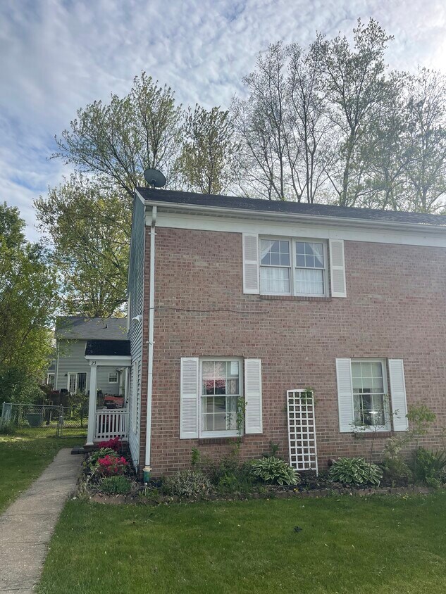 Primary Photo - 23 Berkeley Ct