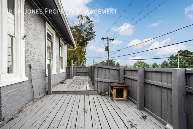 Building Photo - 1389 Broadway-Apt 2 - ALL UTILITIES INCLUDED!