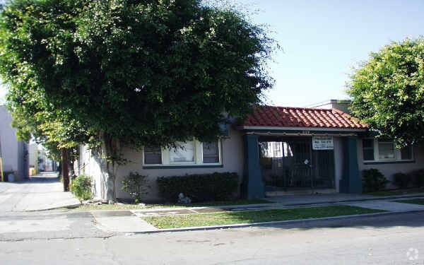 Building Photo - 227 Olive Ave