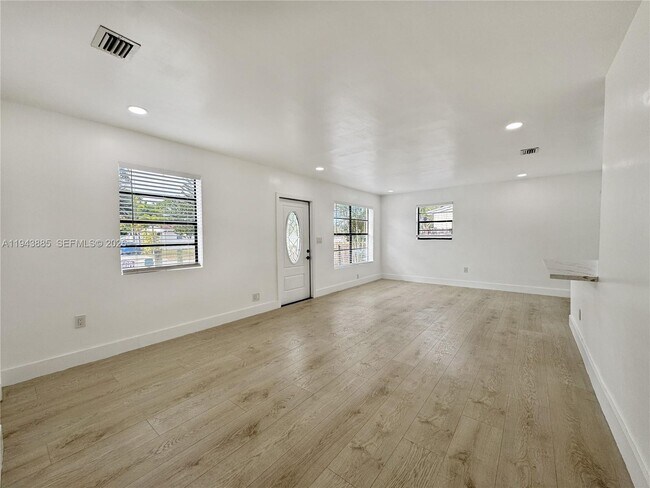 Foto del edificio - 631 N 68th Terrace