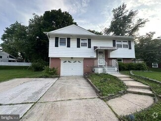 Building Photo - 3202 Cambridge Dr