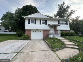 Building Photo - 3202 Cambridge Dr