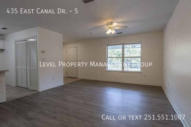 Building Photo - 435 E Canal Dr