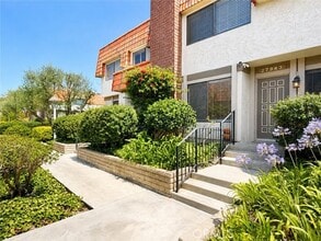 Building Photo - 27943 Ridgebrook Ct