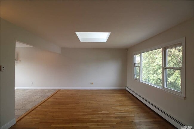 Building Photo - 455 Henry St