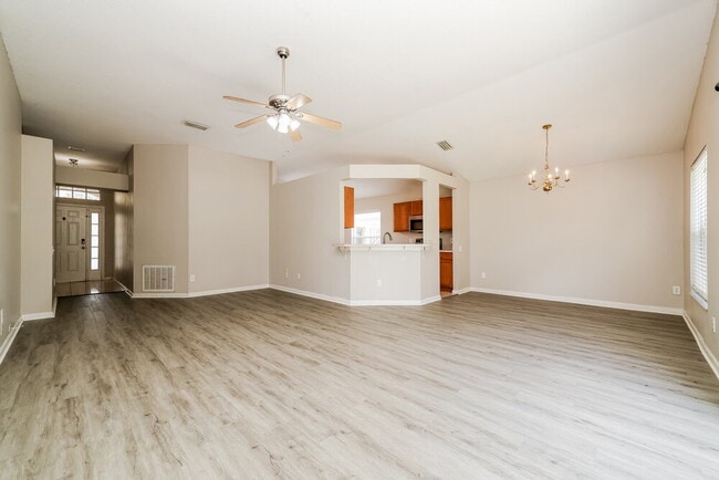 Building Photo - 10422 Hunters Haven Blvd