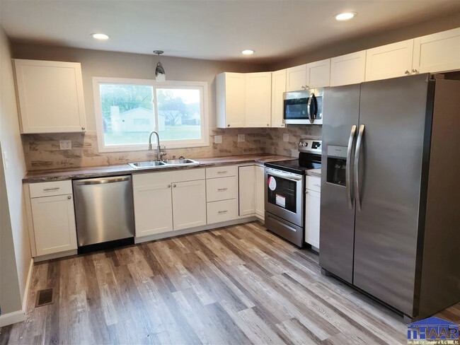 Kitchen - 1243 E Hendrix St