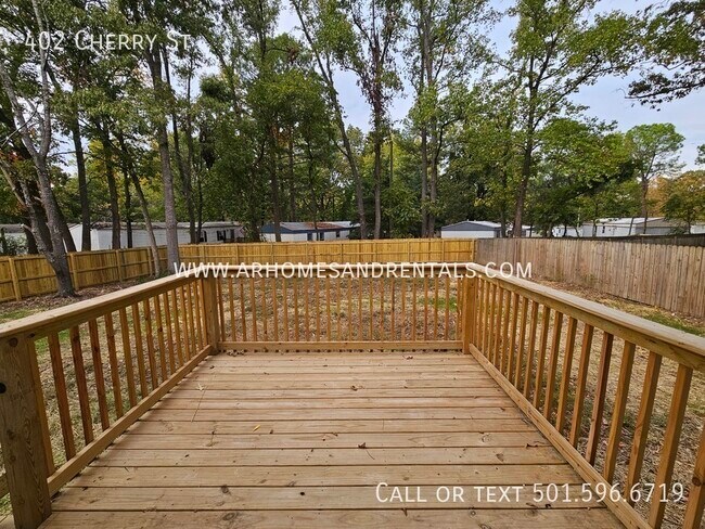 Foto del edificio - 402 Cherry St | $1495 | 3 beds, 2 full baths
