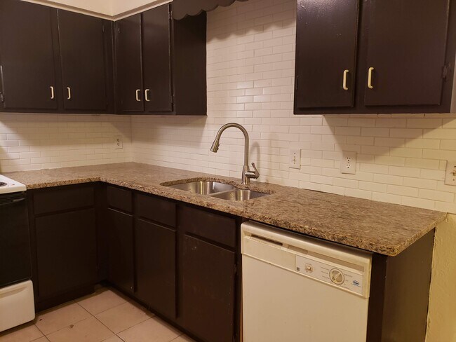 Foto del edificio - 408 Stonehenge Dr