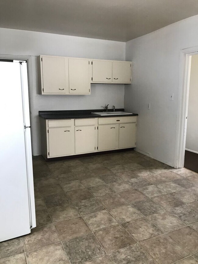 Foto del edificio - 2426 W. Franklin Street