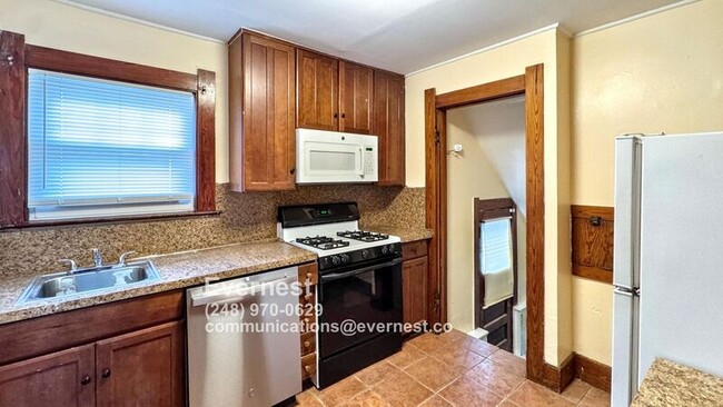 Foto del edificio - 2346 Ward St
