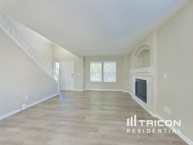 Foto del edificio - 4880 Mt Princeton St