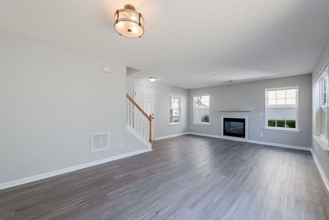 Foto del edificio - 641 W Oaks Dr