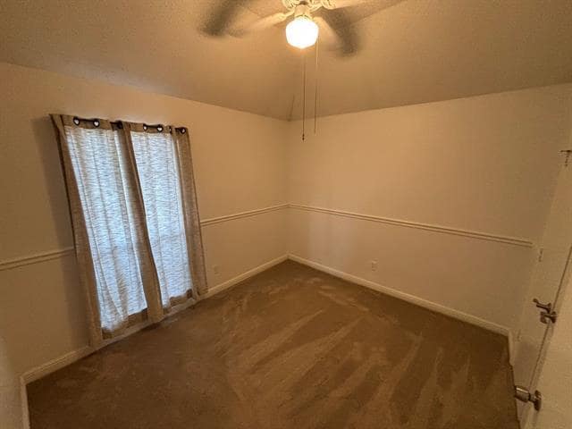 Foto del edificio - 10717 Canoe Rd