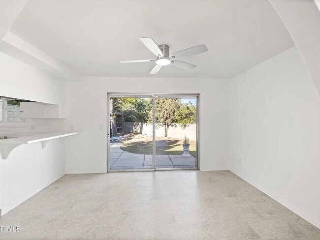 Foto del edificio - 326 Longwood Ct