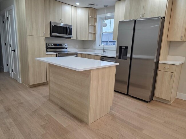 Building Photo - 29 Dunford St