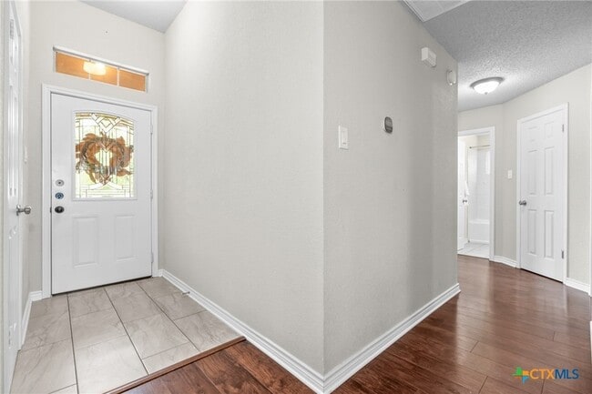 Building Photo - 2804 Bluejay Dr