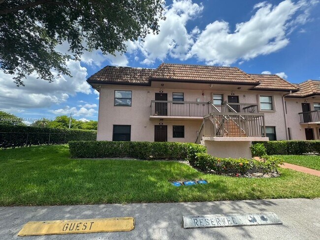 Foto del edificio - 908 NW 106th Terrace