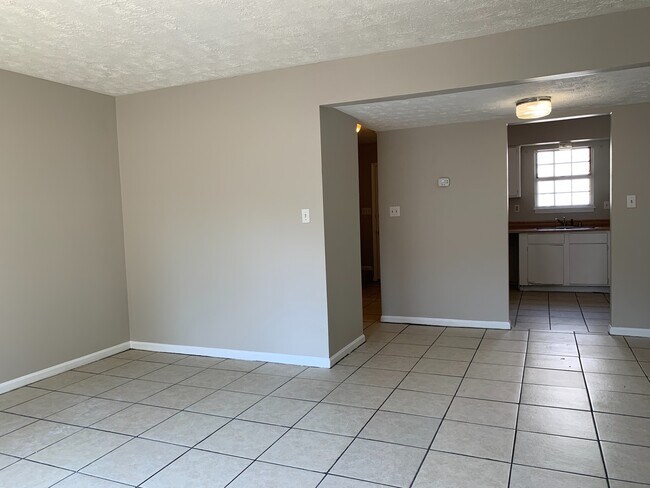 Building Photo - Your New Home Awaits!