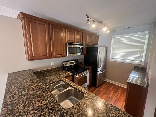 Foto del edificio - 1336 Green Oaks Ln