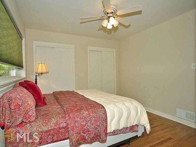 Building Photo - 3719 Ashwood Dr SE