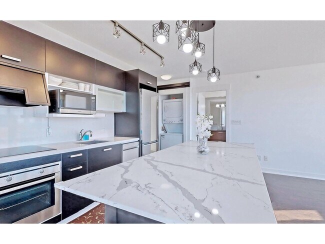 Photo du bâtiment - 10777 University Dr