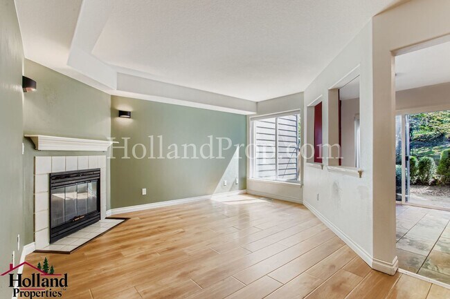 Foto del edificio - Elegant 3-Bedroom Home Steps from Nature