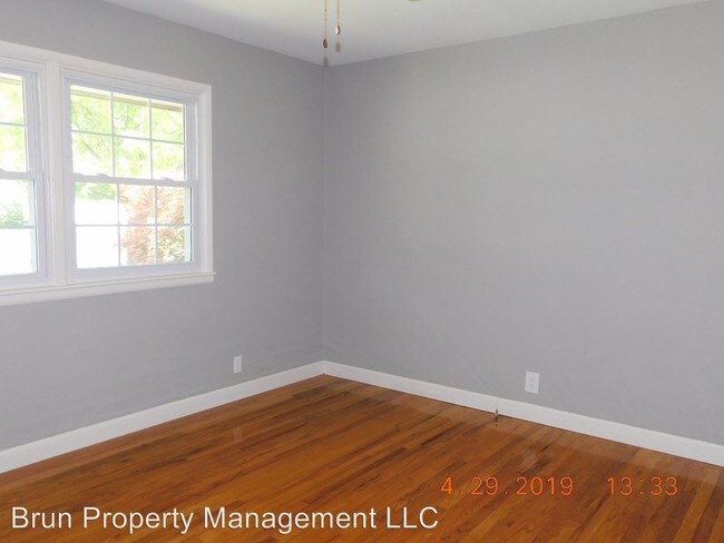 Building Photo - 3814 Woodlake Dr