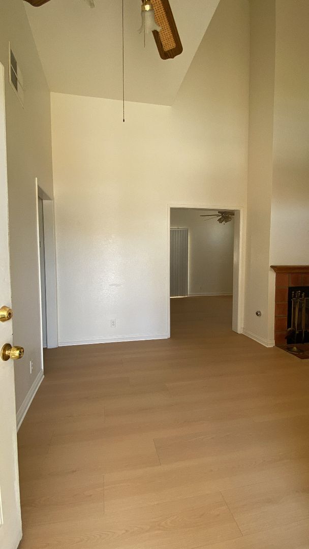 Foto del edificio - Quartz Hill Single Story Home (TENANT OCCUPIED - DO NOT DISTURB OCCUPANTS)