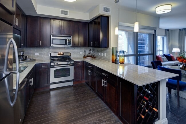 Building Photo - 705 S Clark St