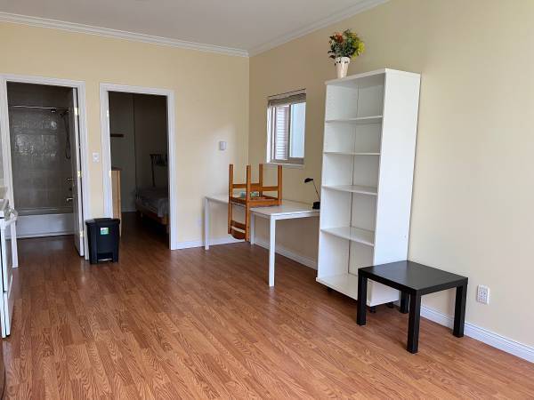 Building Photo - 4525 Darwin Av