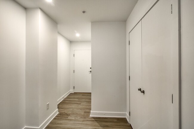 Building Photo - 9675 Av. Papineau