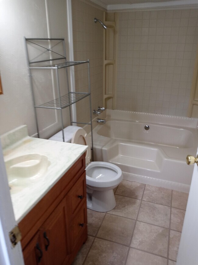 Foto del edificio - 259 Golden Crest Dr