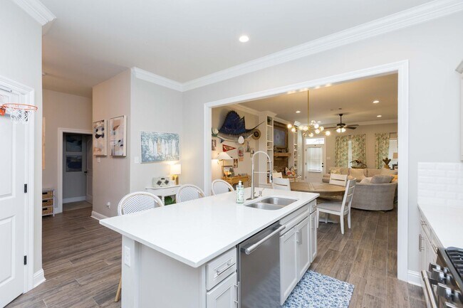 Foto del edificio - 4 Bedroom Home Near LSU – Perfect for Stud...