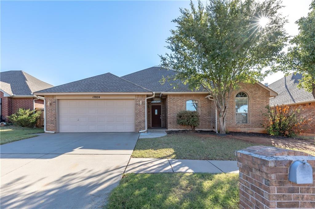 Foto principal - 17024 Woodvine Dr